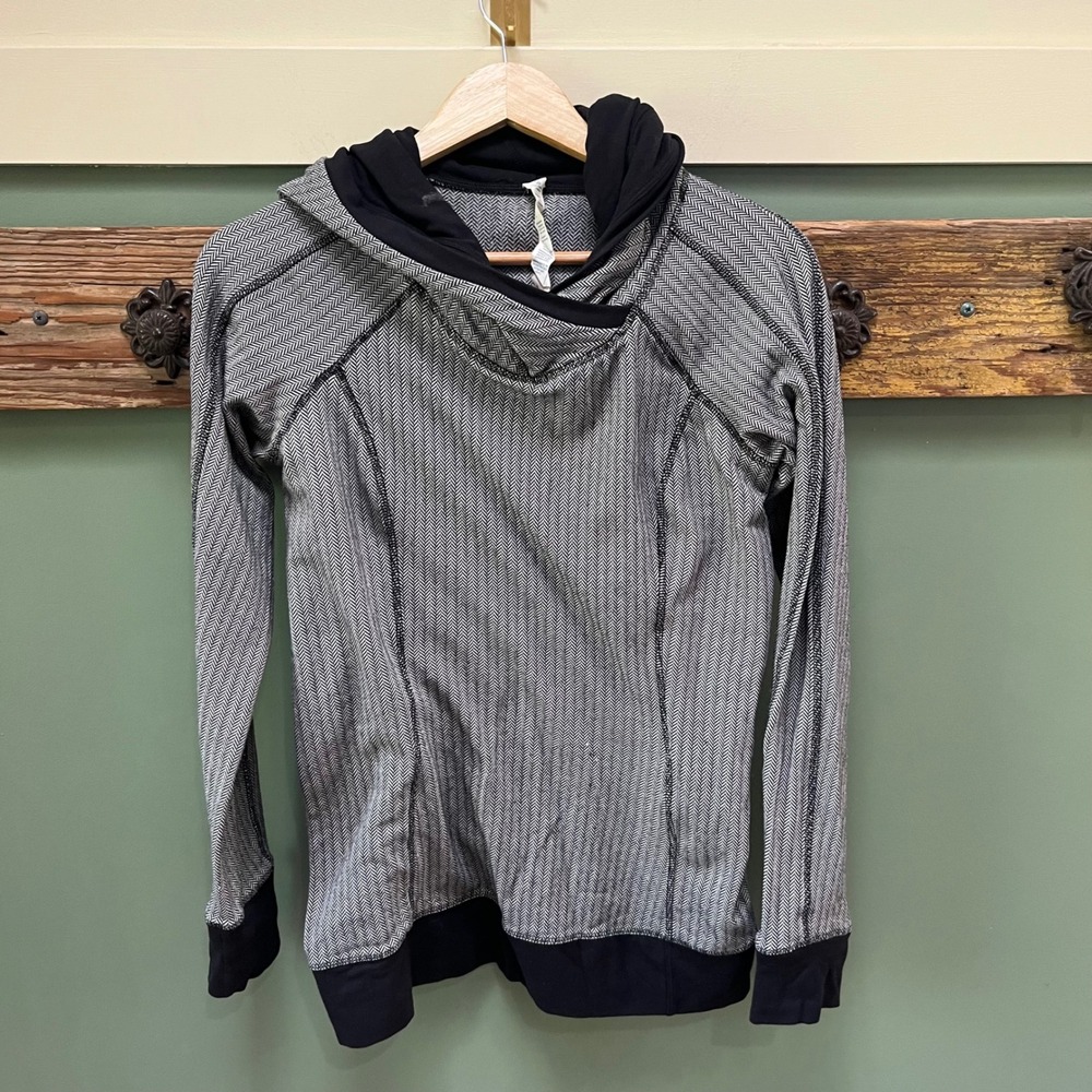 Lululemon Herringbone Think Fast Hoodie Black White Herringbone Pullover Size 6